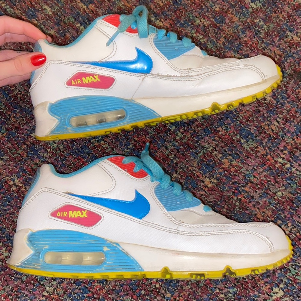 nike air max size 7Y (womens 8.5-9)